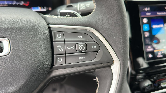 Used 2023 Jeep Grand Cherokee L Laredo AWD/4WD image 14