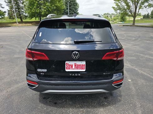 Used 2024 Volkswagen Taos SE AWD/4WD image 5