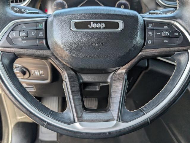 Used 2022 Jeep Grand Cherokee L Limited AWD/4WD image 5