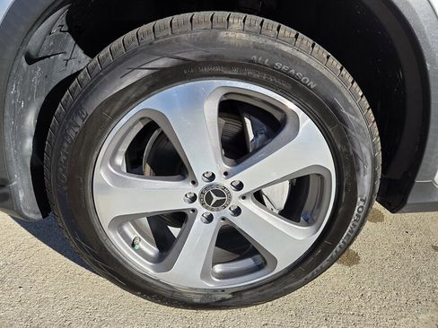 Used 2018 Mercedes-Benz GLC 300 4MATIC Coupe w/ Premium Package image 9