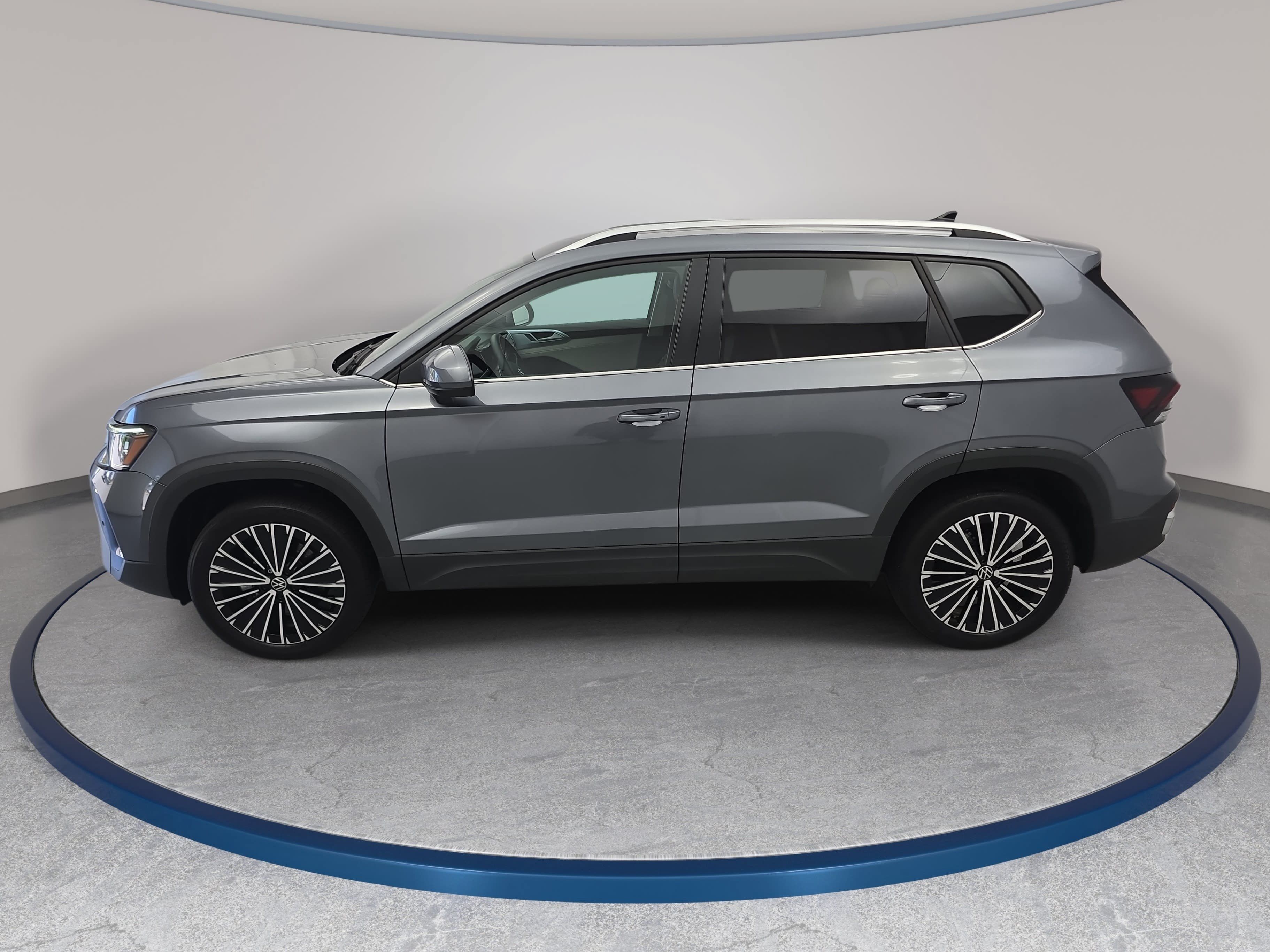 Used 2025 Volkswagen Taos SE FWD image 8
