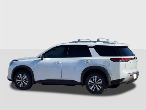 New 2025 Nissan Pathfinder SL image 3