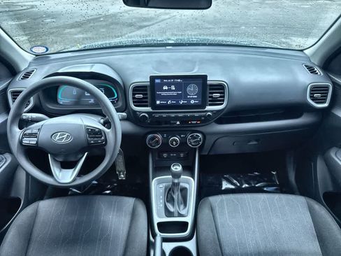 Used 2025 Hyundai Venue SE FWD image 24