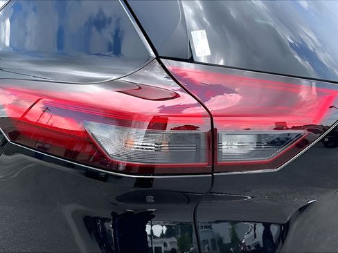 Certified 2023 Nissan Rogue SV FWD image 20