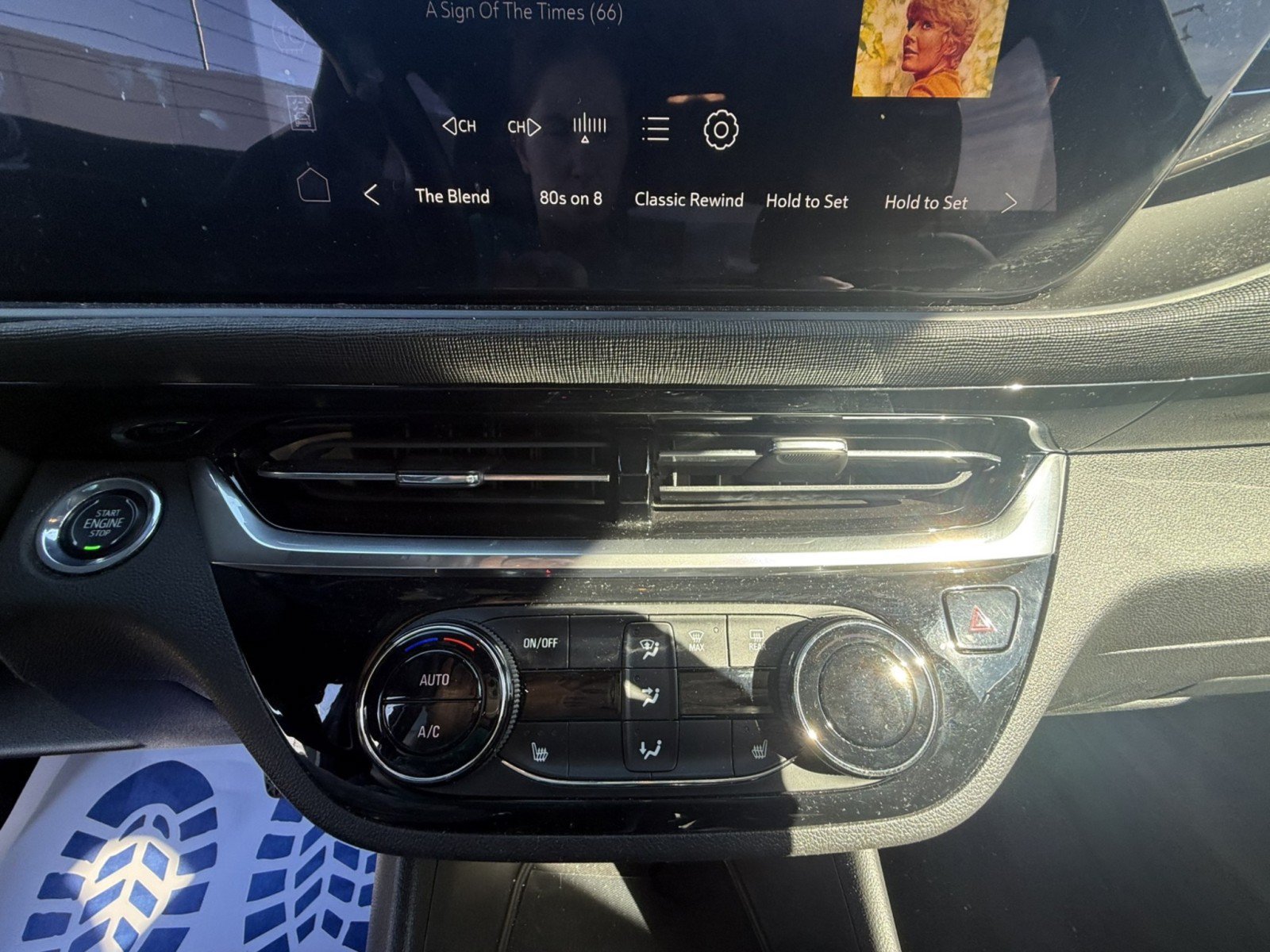 Used 2024 Buick Envista Sport Touring w/ Convenience I Package FWD image 13