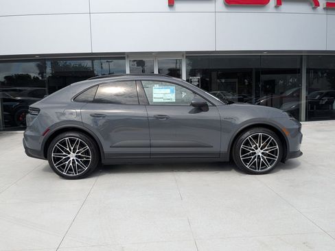 New 2025 Porsche Macan 4S Electric image 8