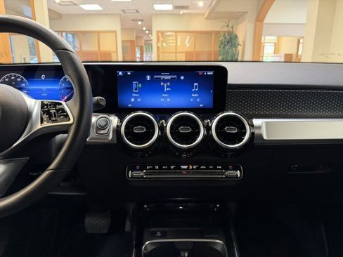Certified 2025 Mercedes-Benz GLB 250 image 11