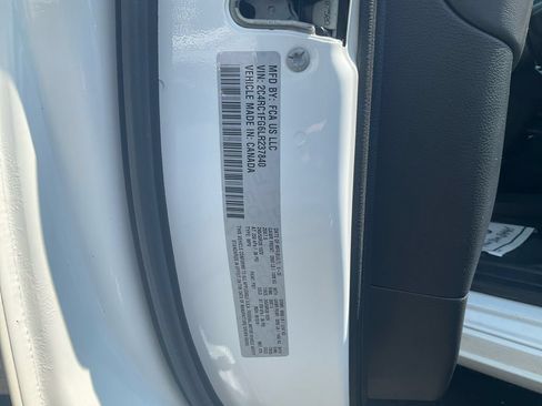 Used 2020 Chrysler Pacifica Touring w/ S Appearance Package FWD image 25