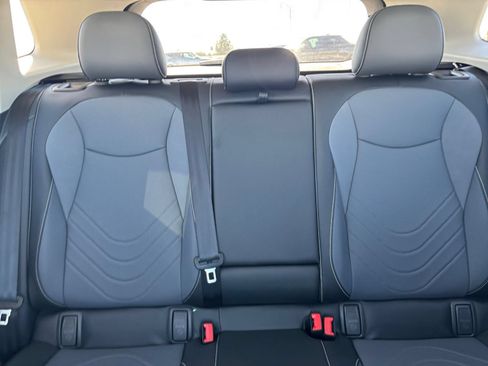 Used 2026 Volkswagen Tiguan SE FWD image 39