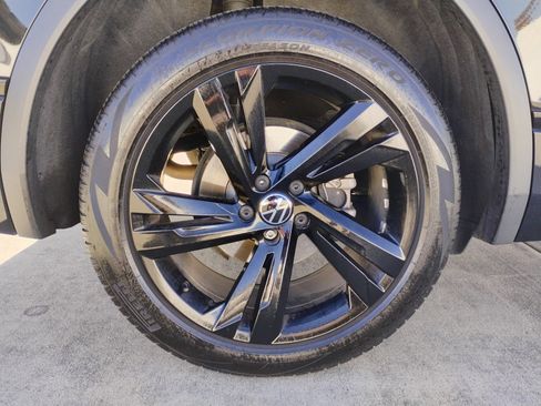 Used 2024 Volkswagen Tiguan SE R-Line image 27