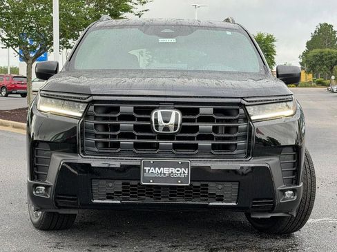 New 2026 Honda Pilot Sport image 3