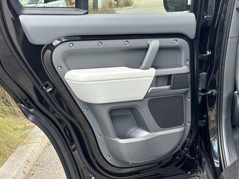 New 2026 Land Rover Defender 110 X-Dynamic SE AWD/4WD image 12
