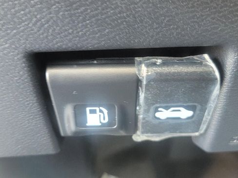 Certified 2025 Nissan Versa SV w/ Trunk Package image 31