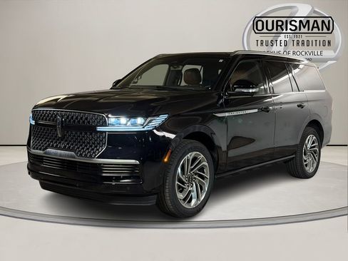 Used 2025 Lincoln Navigator Reserve AWD/4WD image 2