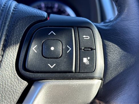 Used 2015 Toyota Highlander XLE image 18