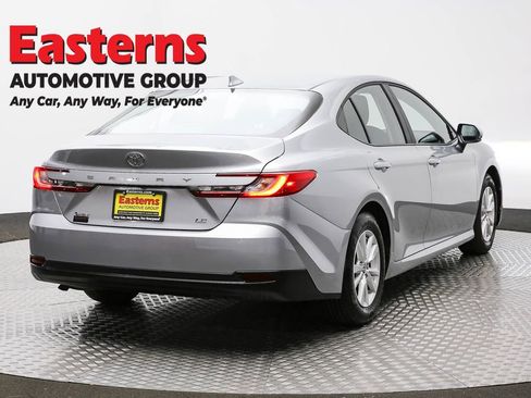 Used 2025 Toyota Camry LE image 5
