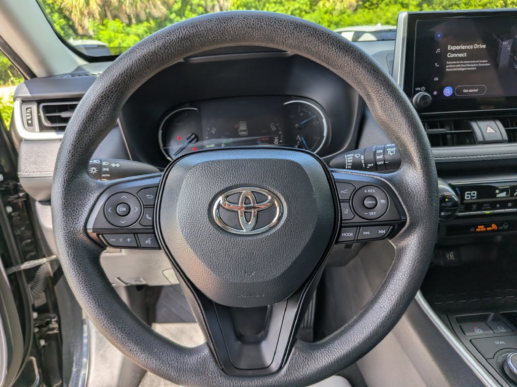 Used 2024 Toyota RAV4 XLE AWD/4WD image 29