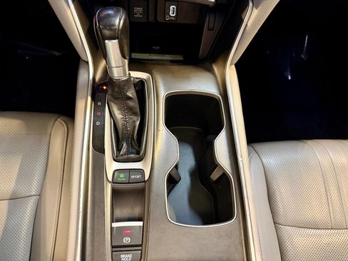 Used 2018 Honda Accord Touring image 23