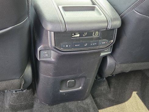 Used 2024 Toyota Grand Highlander XLE FWD image 12