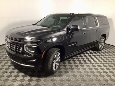 Used 2025 Chevrolet Suburban High Country image 8