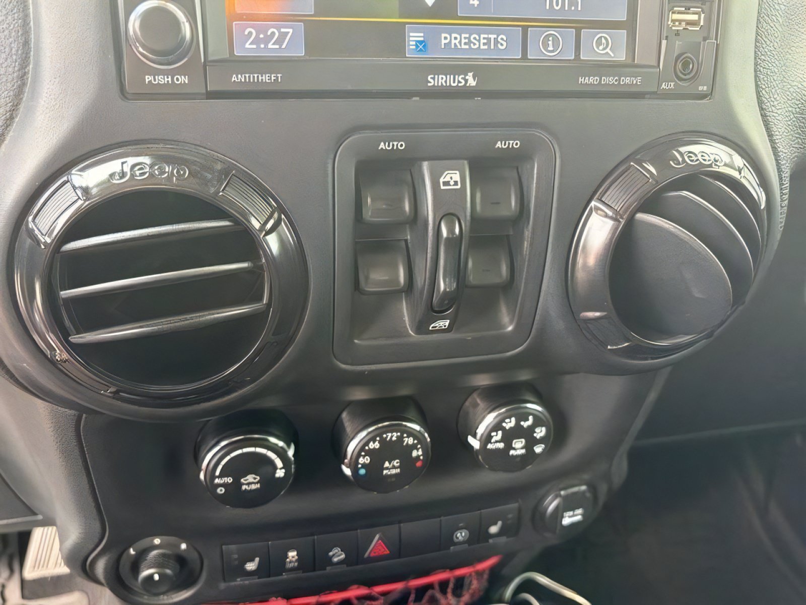 Used 2017 Jeep Wrangler Unlimited Rubicon AWD/4WD image 27