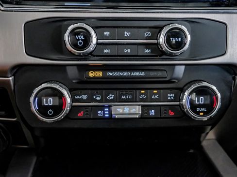 Used 2022 Ford F250 Platinum w/ FX4 Off-Road Package image 26