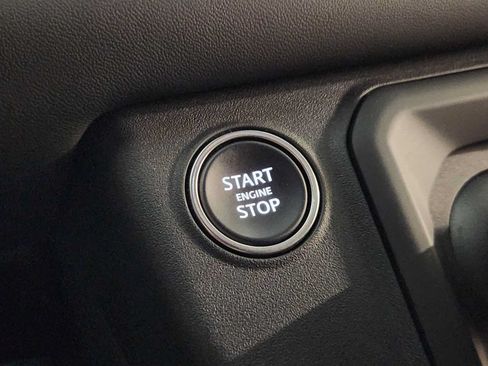 Used 2025 Land Rover Defender 130 X-Dynamic SE AWD/4WD image 35