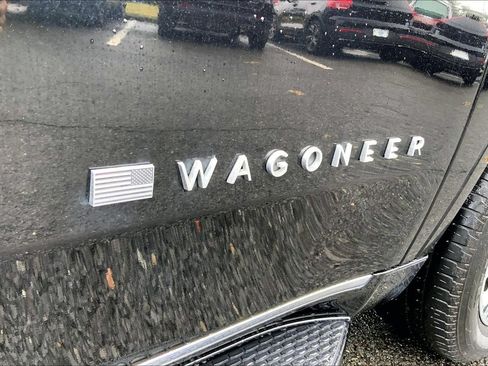 Used 2023 Jeep Wagoneer 4WD w/ Premium Group I image 8