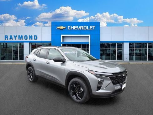 New 2026 Chevrolet Trax LT w/ Sunroof Package FWD image 1