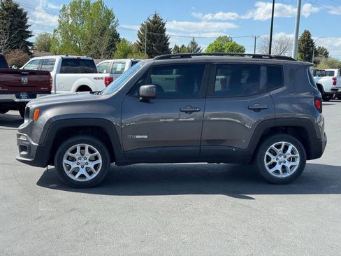 Used 2017 Jeep Renegade Latitude AWD/4WD image 3