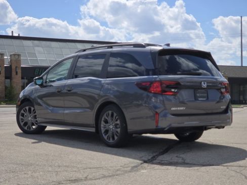 New 2026 Honda Odyssey Touring image 19
