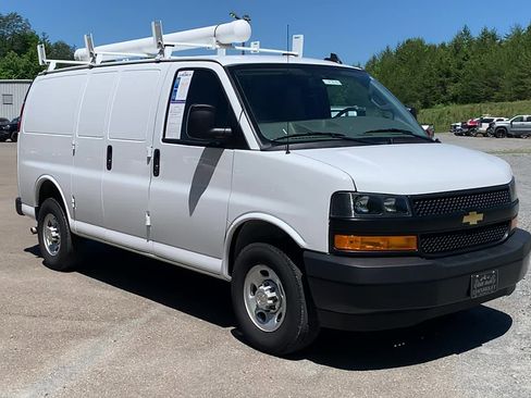 Used 2024 Chevrolet Express 2500 w/ Driver Convenience Package RWD image 7