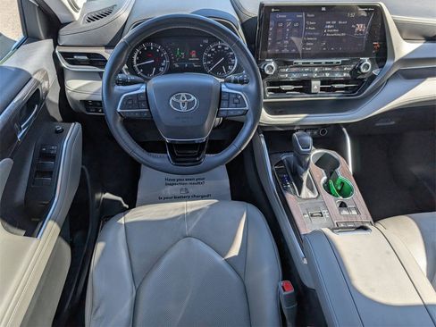 Used 2020 Toyota Highlander Limited image 25