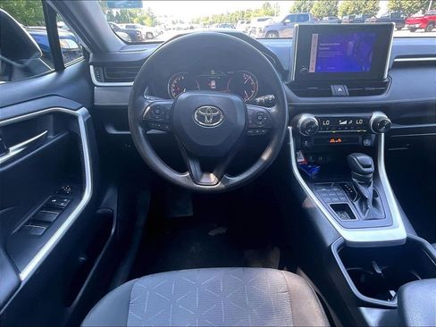 Used 2025 Toyota RAV4 XLE AWD/4WD image 17