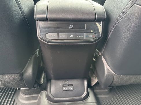 Used 2023 Toyota Highlander XLE image 21