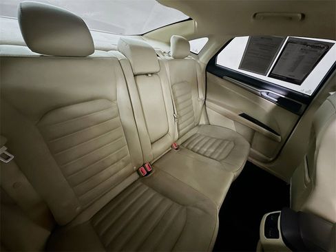 Used 2015 Ford Fusion SE image 24
