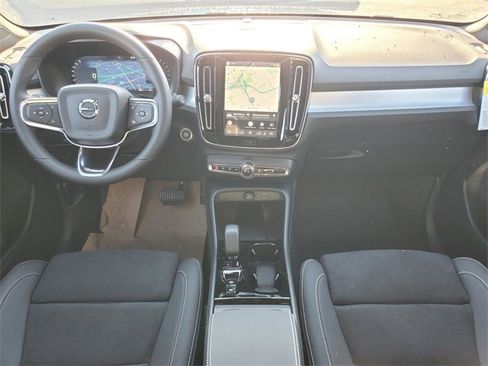 New 2026 Volvo XC40 B5 Ultra w/ Protection Package Premier image 28