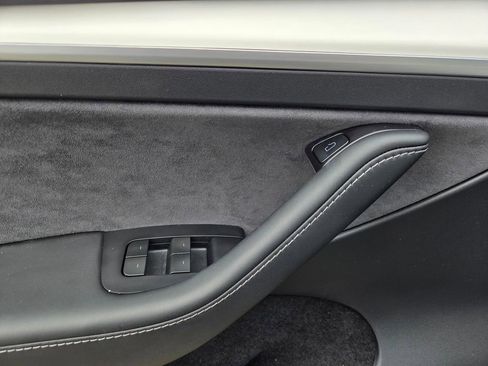 Used 2023 Tesla Model Y Performance AWD/4WD image 18