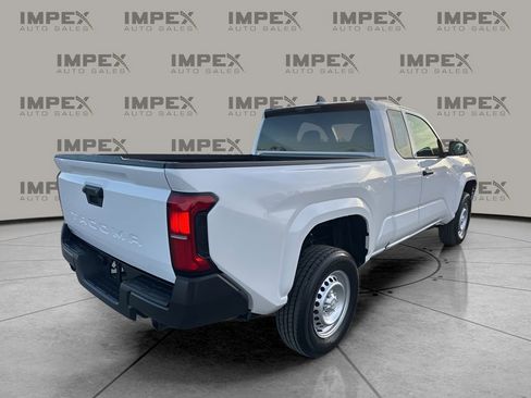 Used 2025 Toyota Tacoma SR image 5