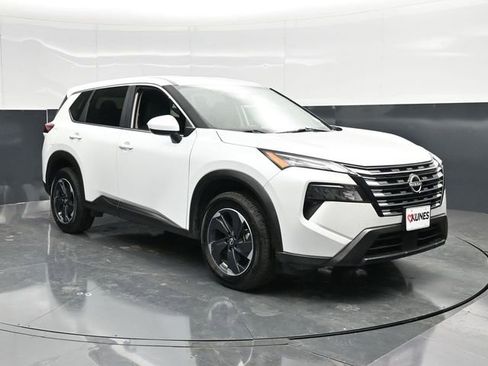 Used 2025 Nissan Rogue SV AWD/4WD image 1