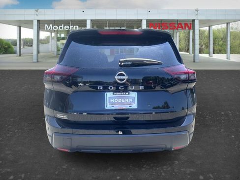 Certified 2026 Nissan Rogue SV w/ SV Premium Package FWD image 4