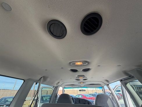 Used 2005 Ford E-350 and Econoline 350 XL image 19