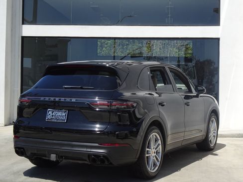 Used 2023 Porsche Cayenne AWD/4WD image 8