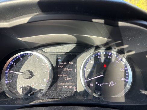 Used 2017 Toyota Highlander LE image 12