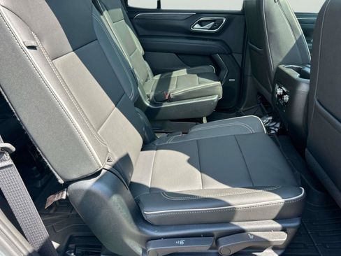 Used 2023 GMC Yukon SLT w/ SLT Luxury Package RWD image 18