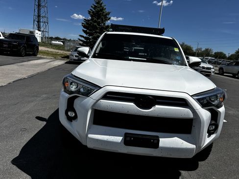 Used 2022 Toyota 4Runner SR5 Premium w/ Moonroof Package AWD/4WD image 8