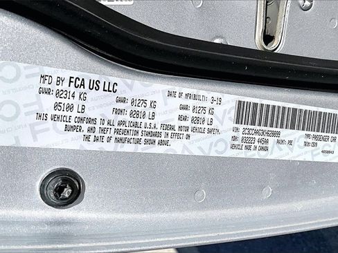 Used 2019 Chrysler 300 Touring w/ Chrome Appearance Package image 18