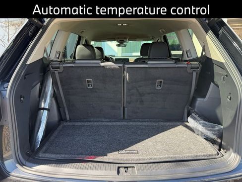 Certified 2024 Volkswagen Atlas SE w/ Black Wheel Package image 8