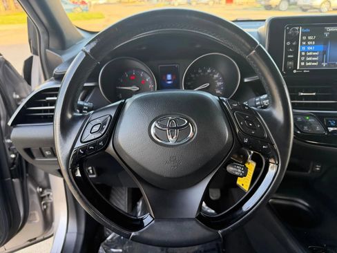 Used 2018 Toyota C-HR XLE image 15