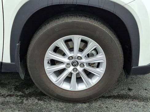 Used 2024 Toyota Grand Highlander XLE image 8